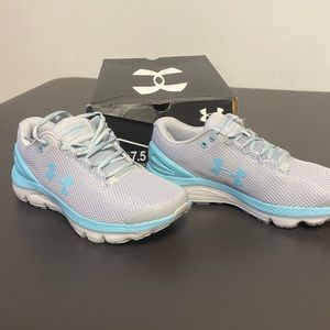 Under Armour UA Woman’s Charged Gemini 2020.  New in box.  Size 7.5. Grey/blue